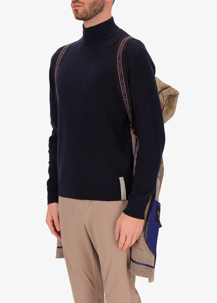 An image of a model wearing Distretto12 peacoat Bicerin in Dove Grey, with a Dove Grey hood, by the suspenders.