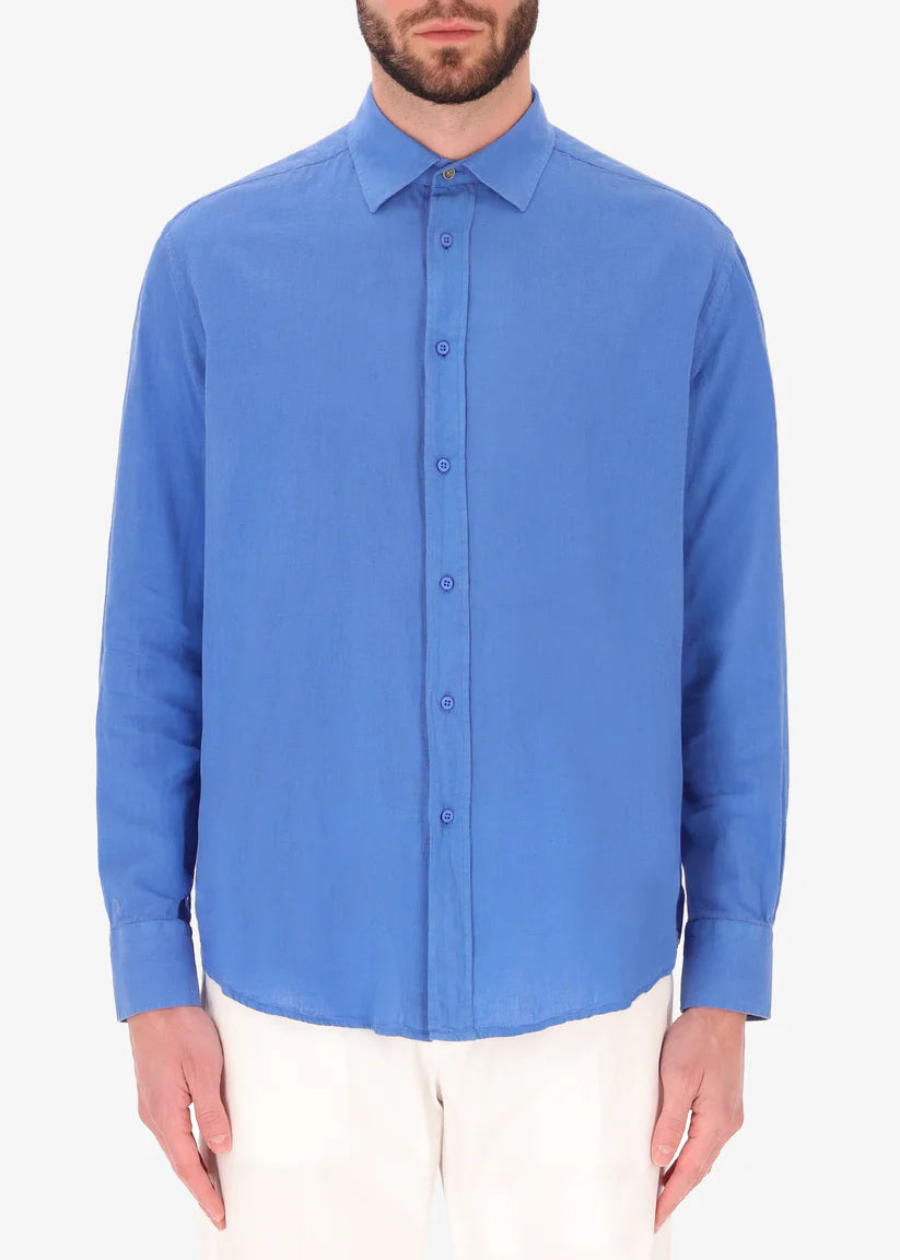 A front facing image of a model wearing a linen blend shirt in blue from Distretto 12.