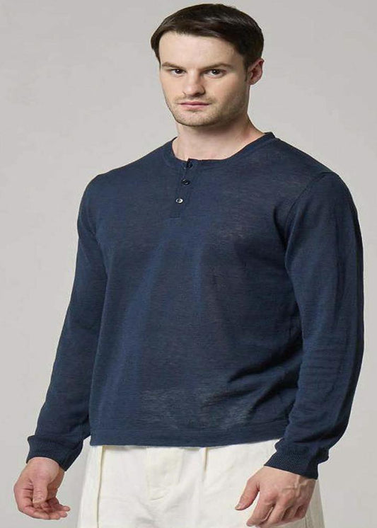 A image of a model wearing Wool&Co linen long sleeve knitwear.