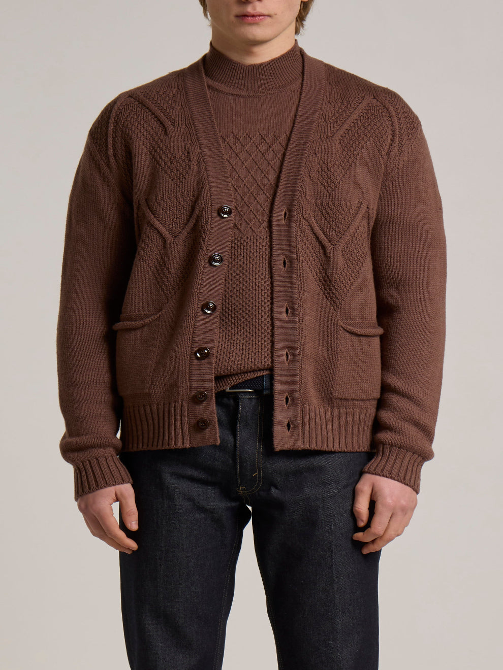 WOOL&CO – MERINO WOOL STITCHED V NECK CARDIGAN