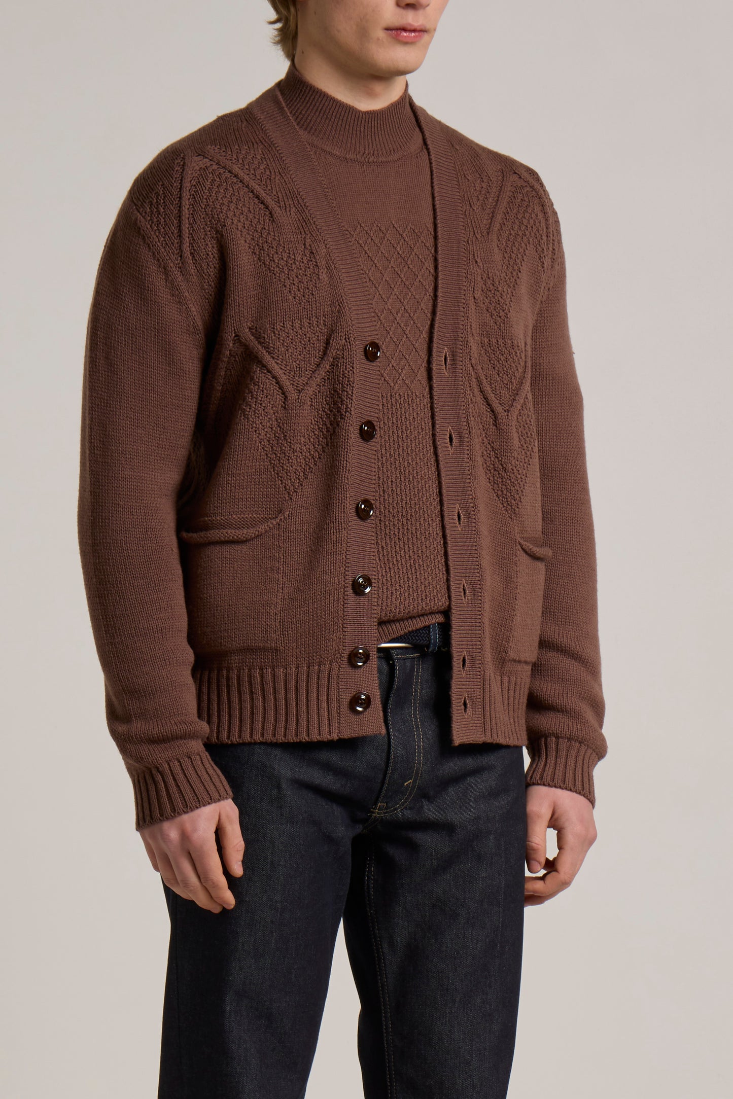 WOOL&CO – MERINO WOOL STITCHED V NECK CARDIGAN
