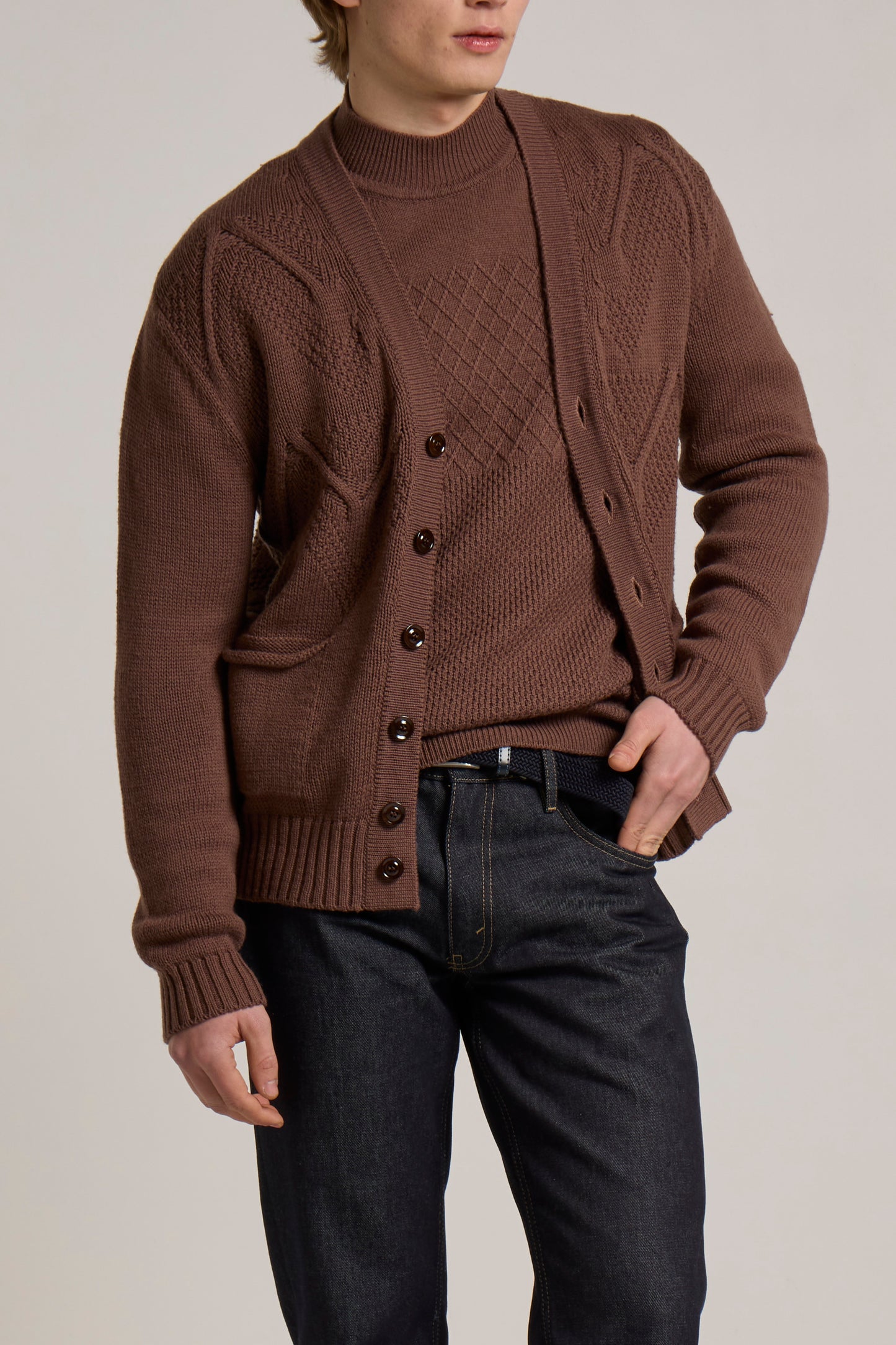 WOOL&CO – MERINO WOOL STITCHED V NECK CARDIGAN