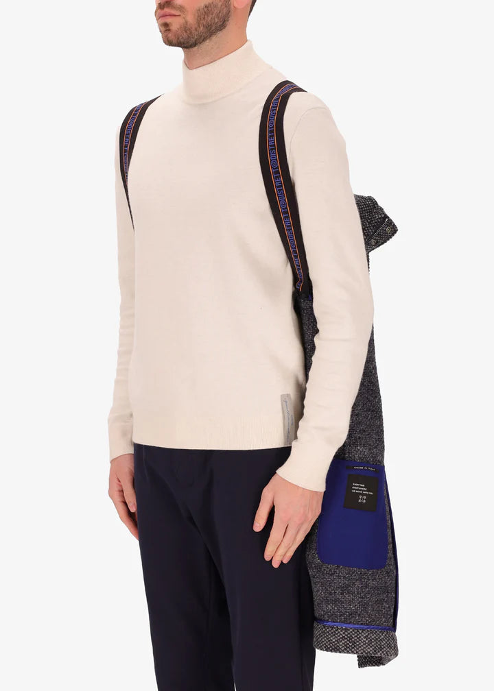 Distretto Coat Montgomery blasius in ocean with hood.