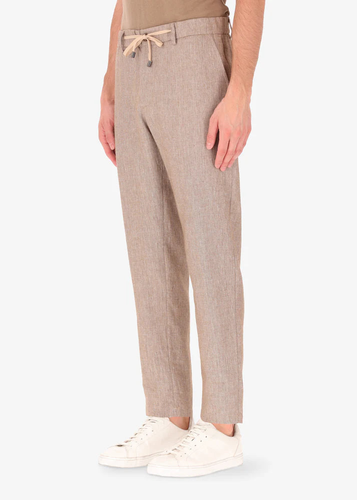 A picture of a model wearing Distretto 12 linen blend Certo trousers from the side