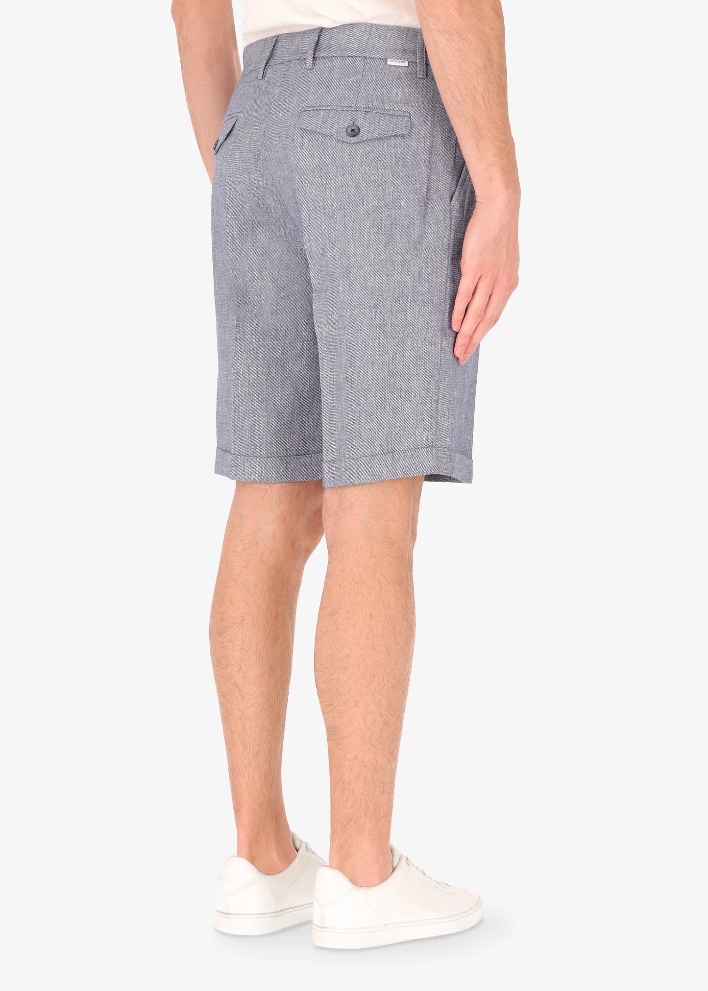 A picture of a model wearing linen blend shorts from Distretto 12 in blue.