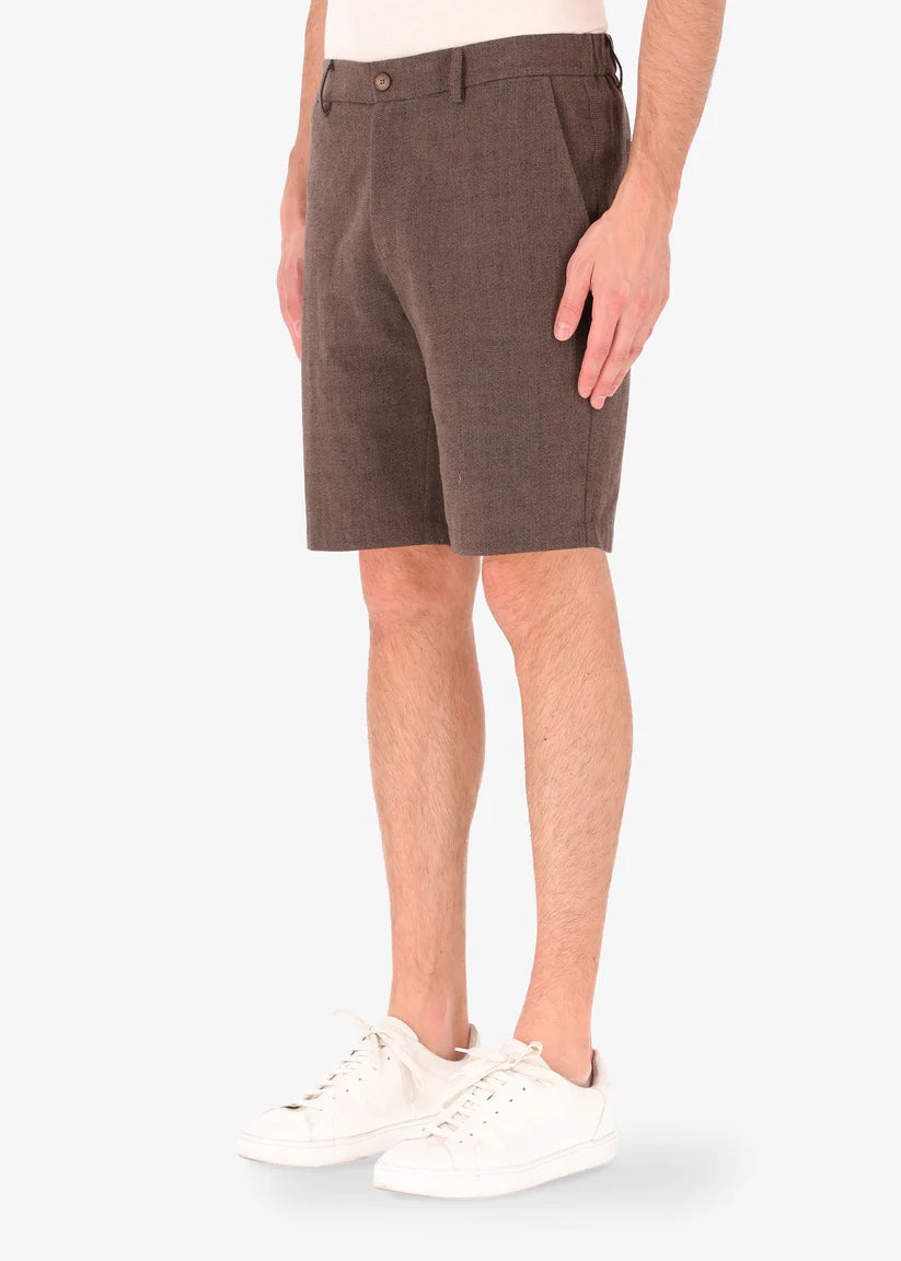 A side facing image of a model wearing linen shorts from Distretto 12.