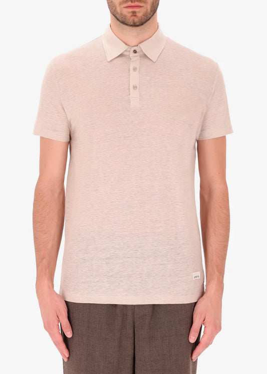 A front facing picture of a model wearing a linen rope coloured polo from Distretto 12.