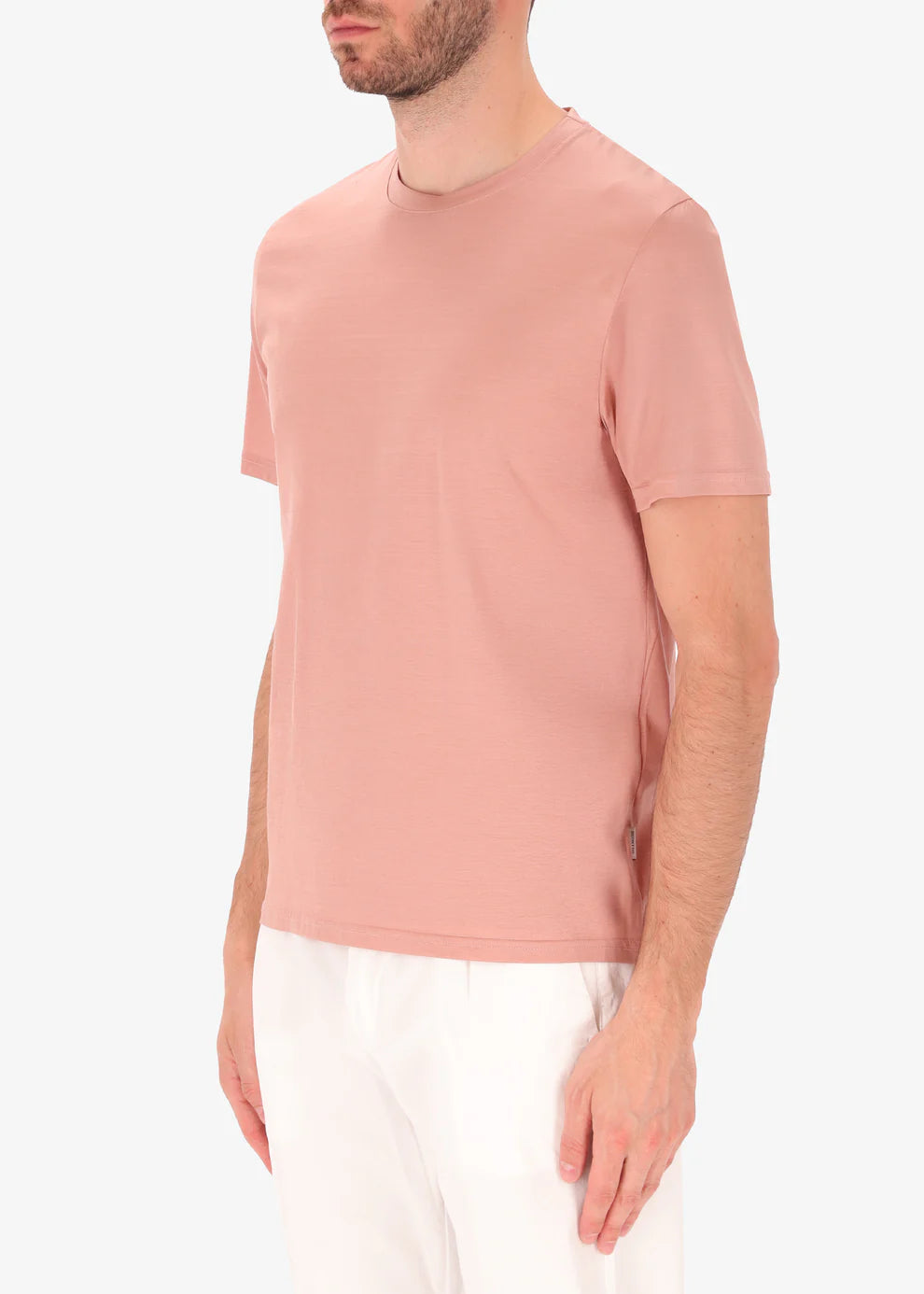 A side facing image of a model wearing Distretto 12 T-Shirt Scot in pink.