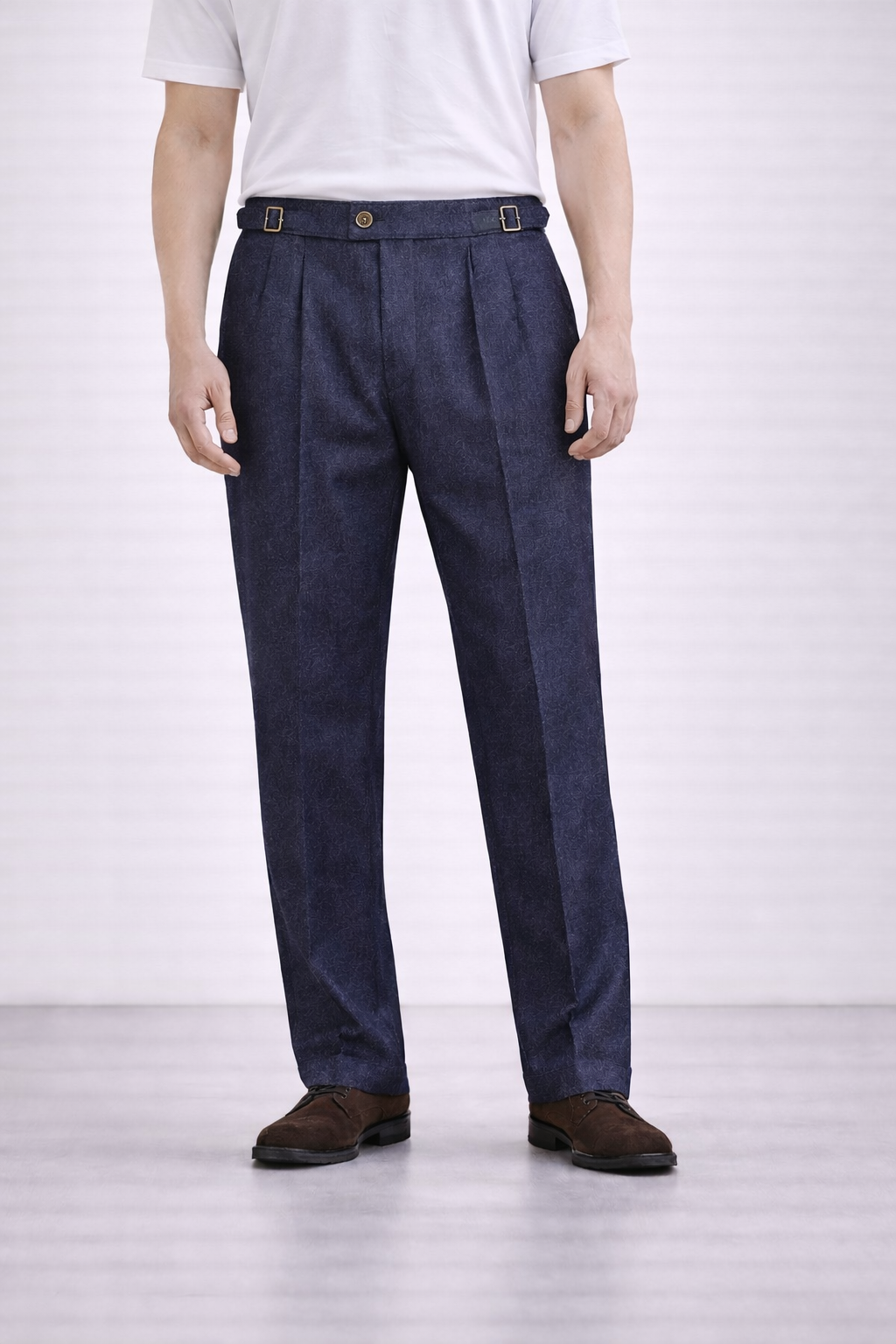 An image of a model wearing Germano 1952 blue trousers with a double pleat.