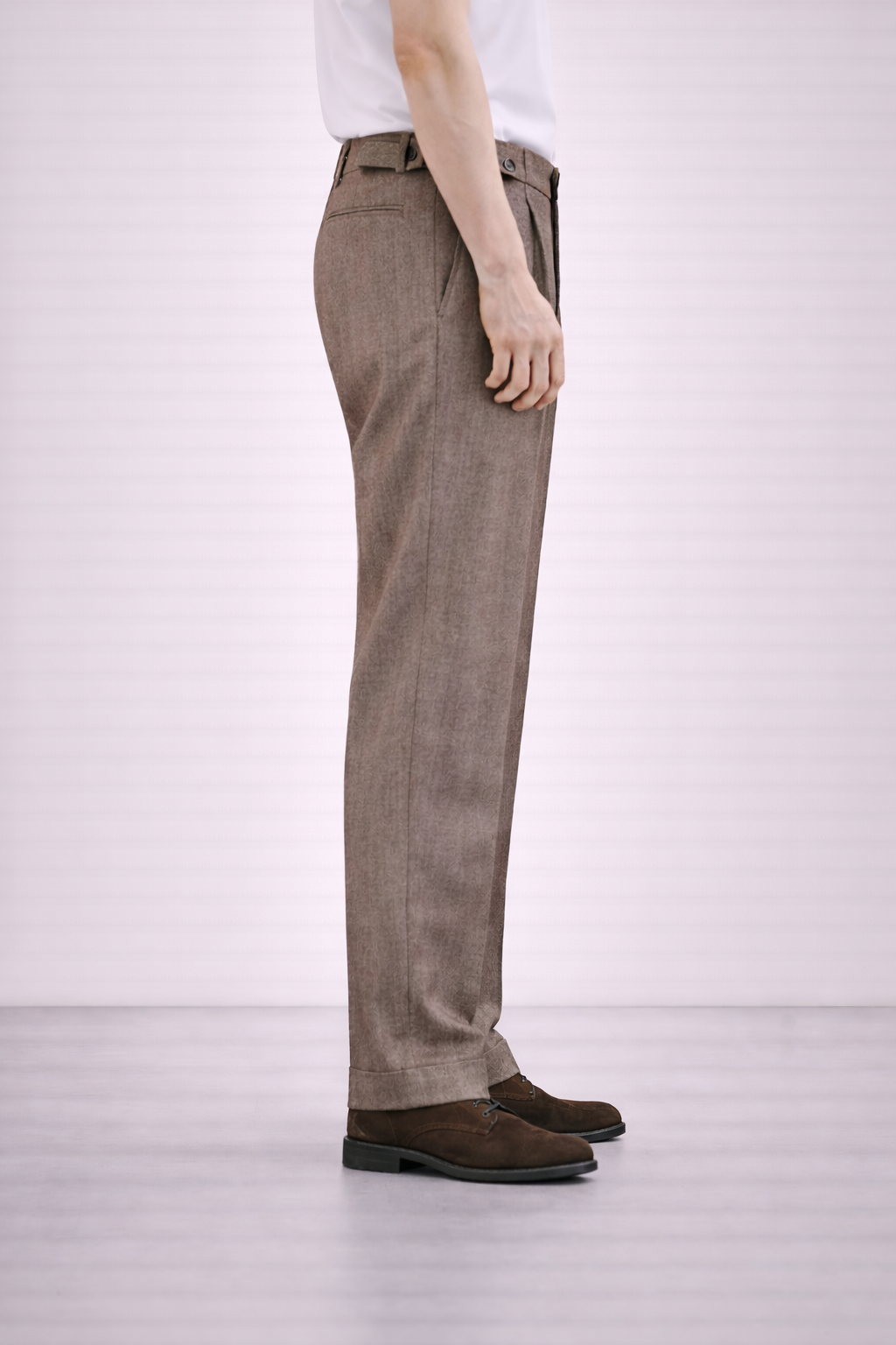 A side on image of a model wearing Germano 1952 ghurka trousers with double pleat.