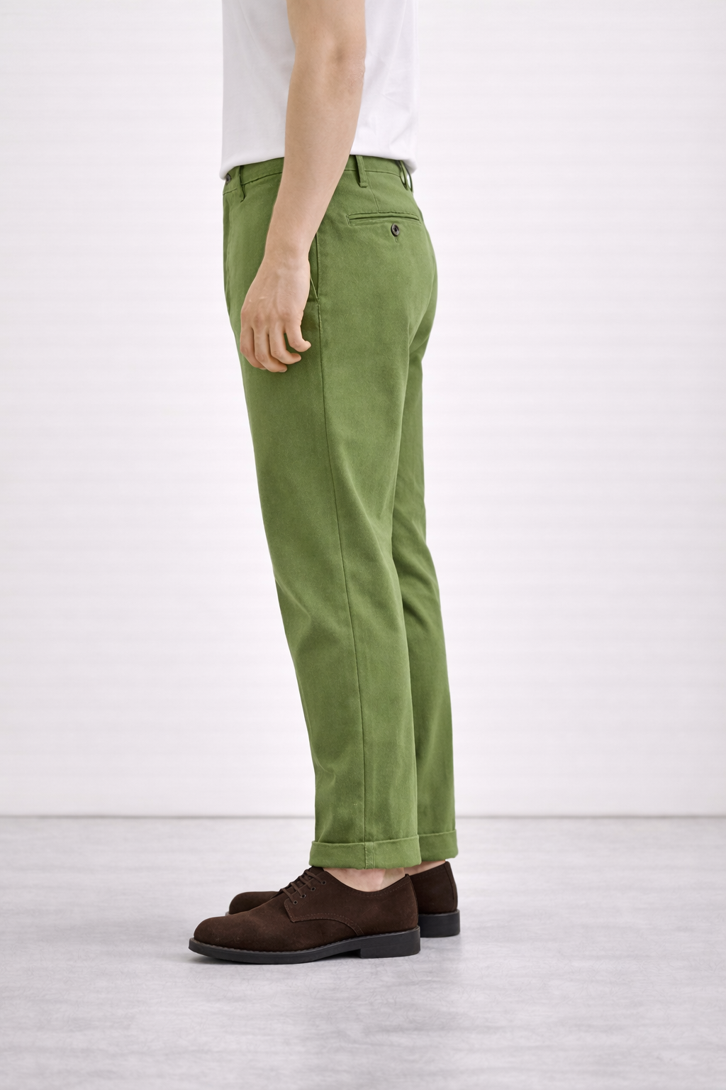A model wearing Germano 1952 forest green chinos from the side.