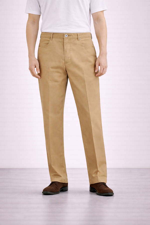 An image of a model wearing Germano 1952 tan chinos with a pleat.