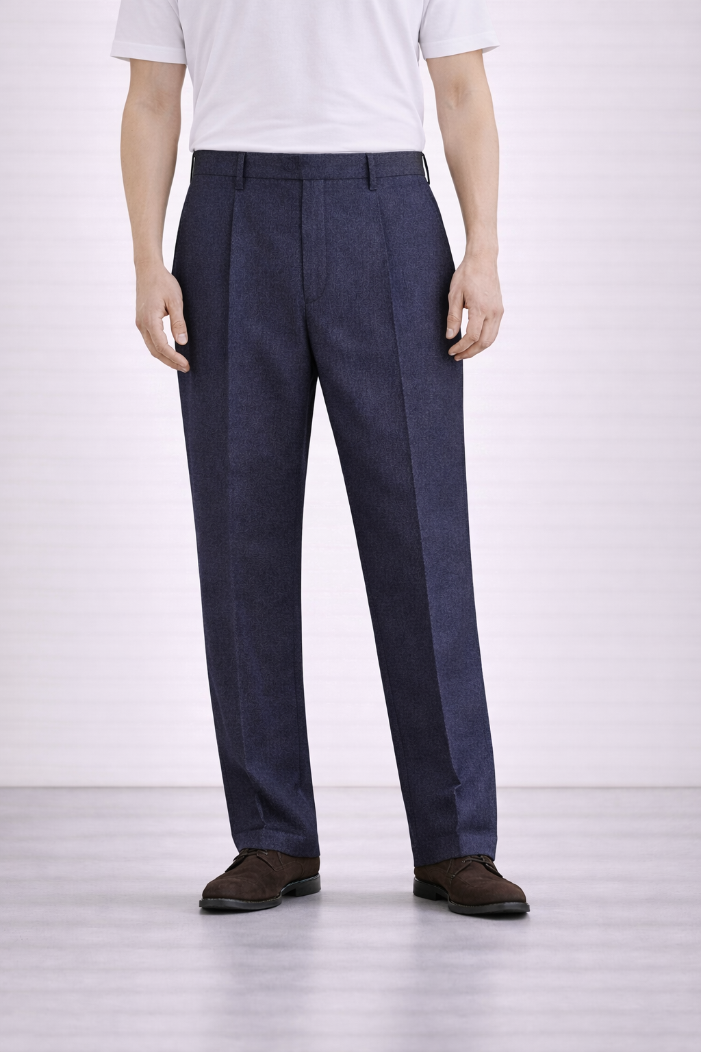An image of a model wearing Germano 1952 navy trousers with a single pleat.