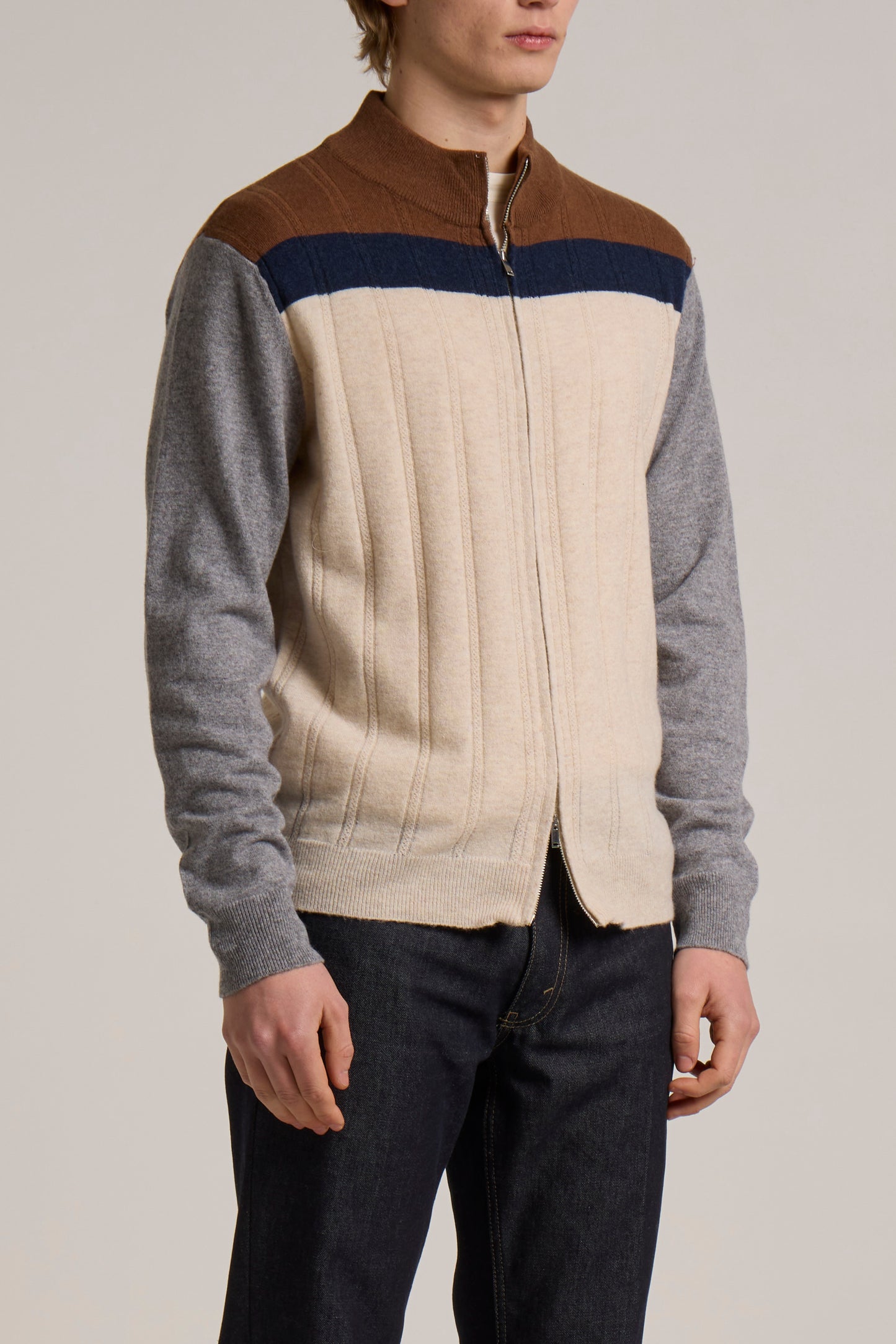 WOOL&CO – COLOUR BLOCK ZIPPED HALF CREW NECK SWEATER