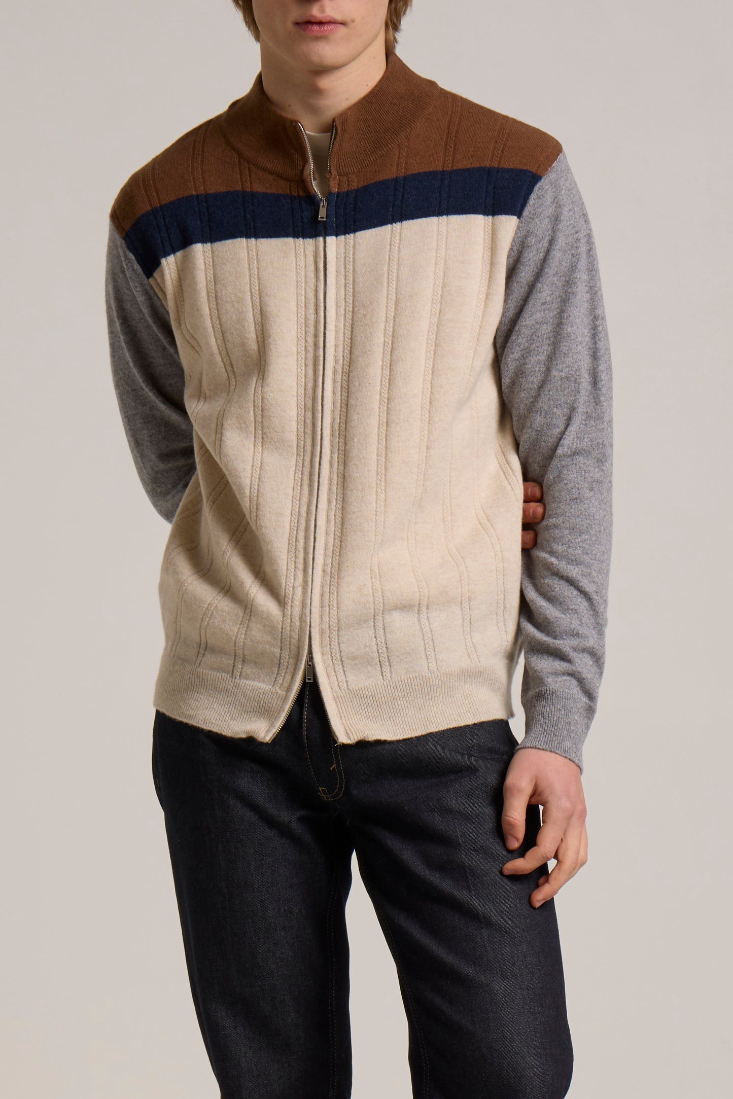 WOOL&CO – COLOUR BLOCK ZIPPED HALF CREW NECK SWEATER