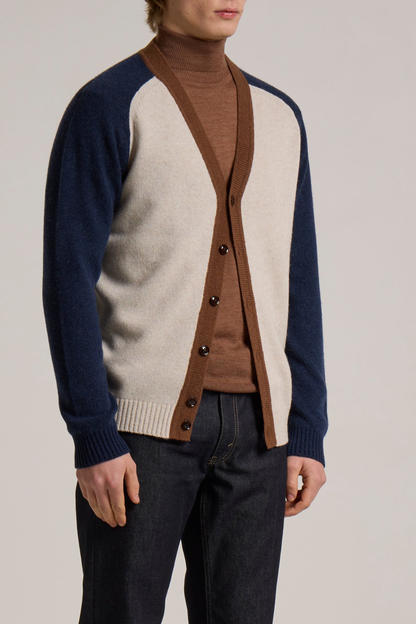 WOOL&CO – WOOL COLOUR BLOCK MIDDLE WEIGHT SIGNLE JERSEY V NECK CARDIGAN