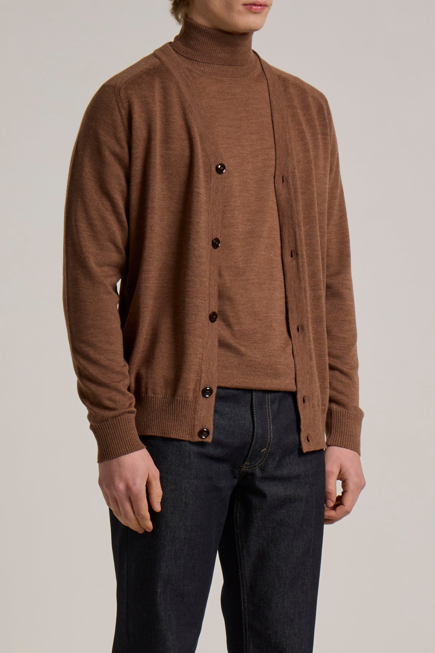 WOOL&CO – EXTRAFINE MERINO WOOL TONE ON TONE BUTTONED V NECK CARDIGAN