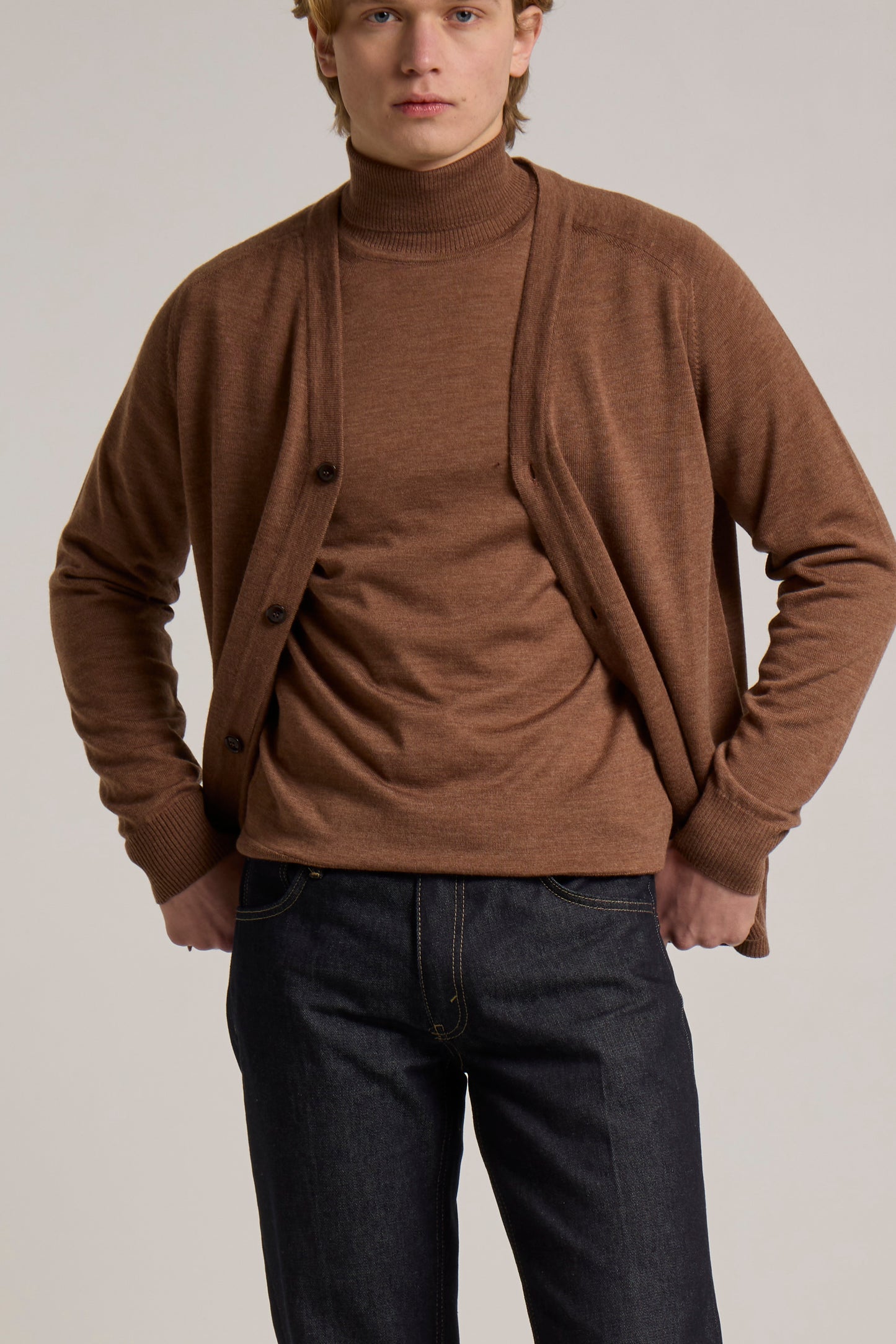 WOOL&CO – EXTRAFINE MERINO WOOL TONE ON TONE BUTTONED V NECK CARDIGAN