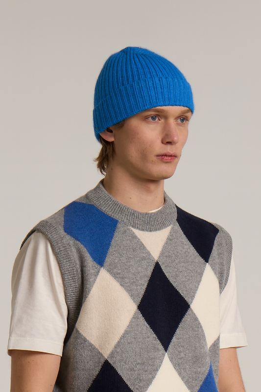 A model wearing a Wool&Co Merino wool blend beanie hat in sky blue