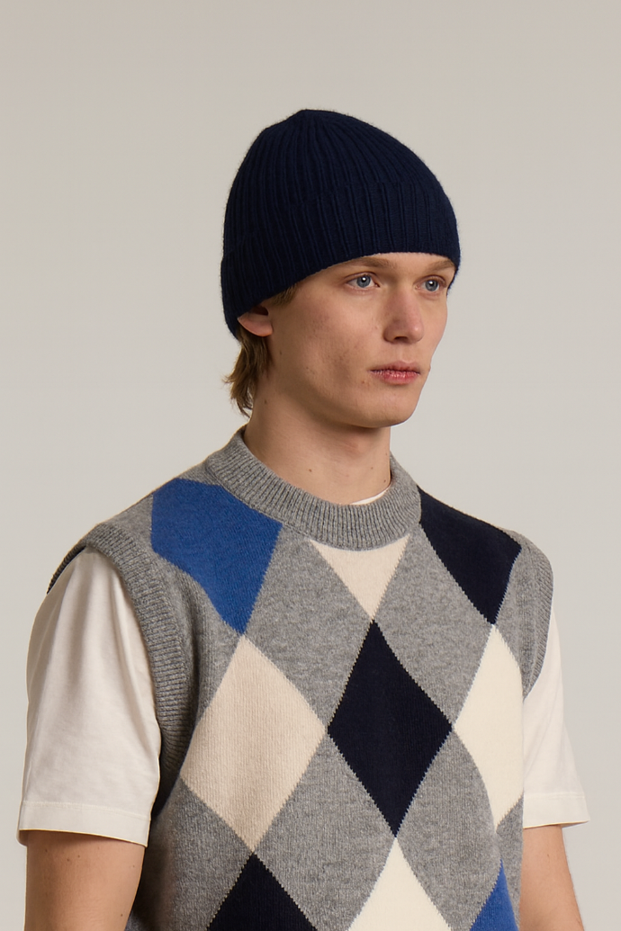 A model wearing a Wool&Co Merino wool blend beanie hat in Navy